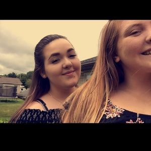 Meet your Posher, Burgundee